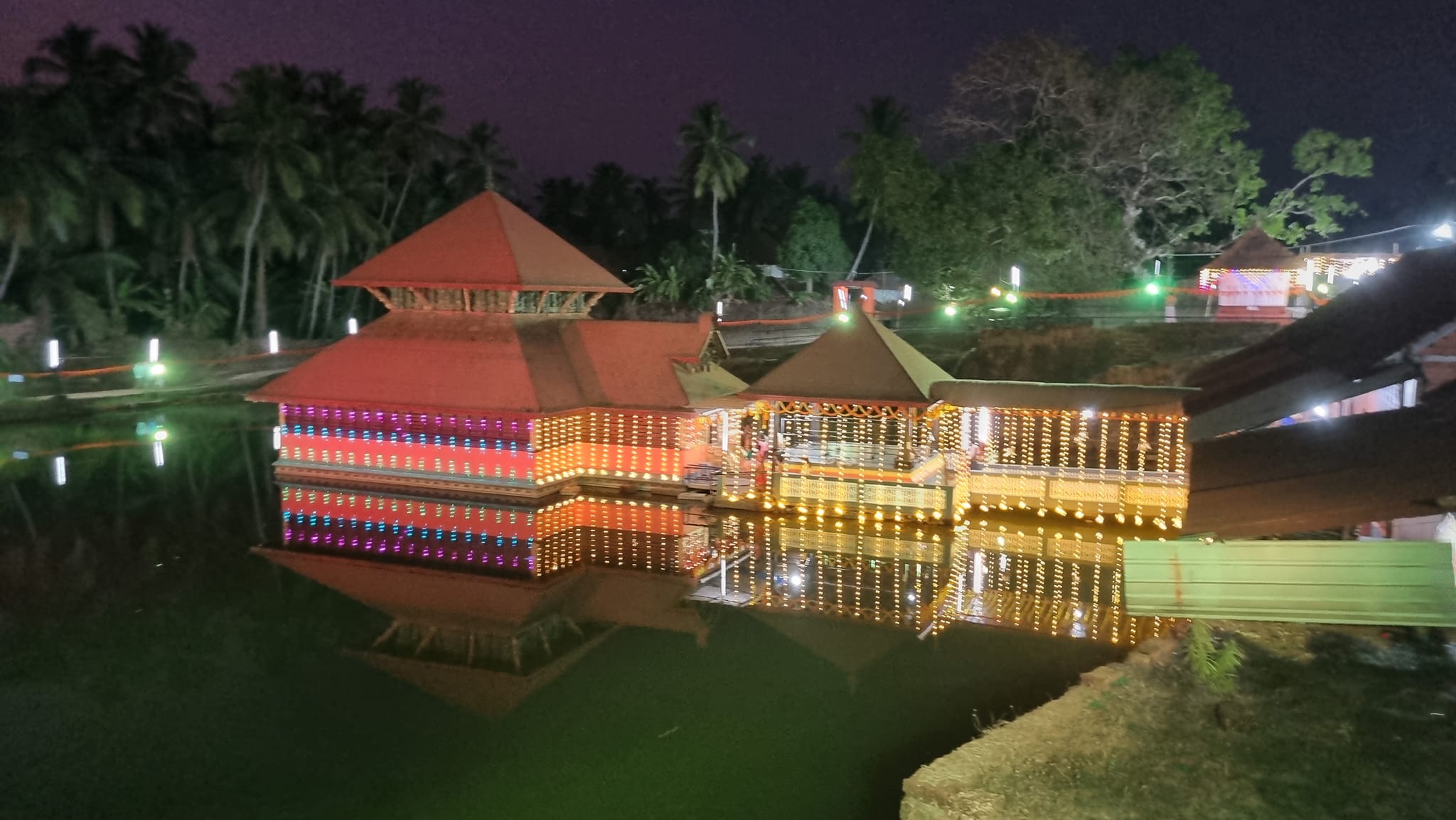 Ananthapura Lake Temple Kasaragod entry details